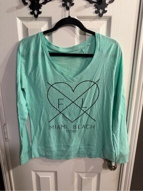 Miami Beach Graphic V-Neck Long Sleeve Top - Mint